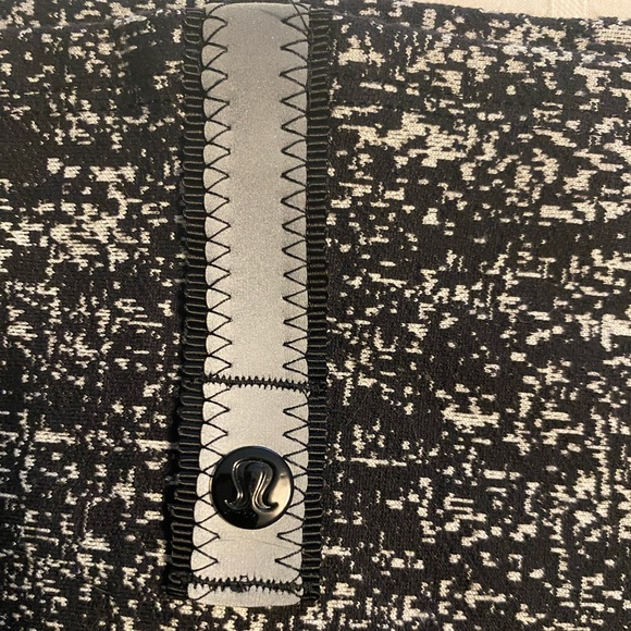 Lululemon Vinyasna Scarf - Picture 2 of 12